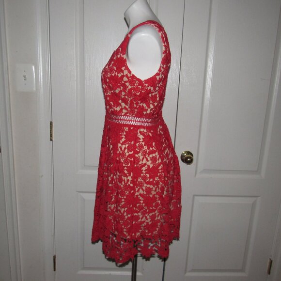 NWT Alya x Francesca’s Red Lace Fit & Flare Dress –  Scallop Hem Size M Romantic - Picture 3 of 8